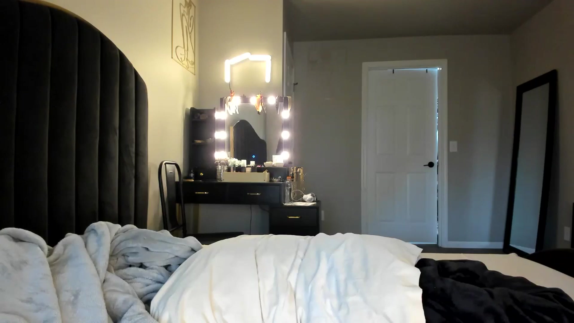 Gallery image thumbnail from Araisyours's myfreecams stream on, 07/18/2024, 14:58 image 6 of 20
