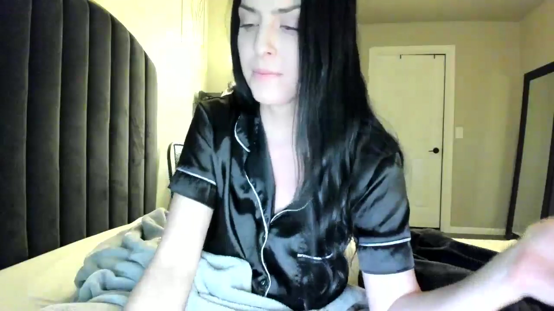 Gallery image thumbnail from Araisyours's myfreecams stream on, 07/18/2024, 16:39 image 16 of 20