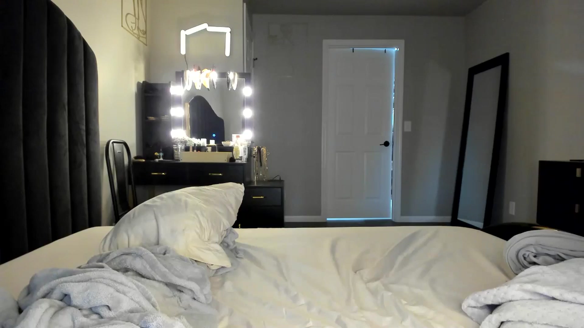 Gallery image thumbnail from Araisyours's myfreecams stream on, 07/25/2024, 14:07 image 14 of 20