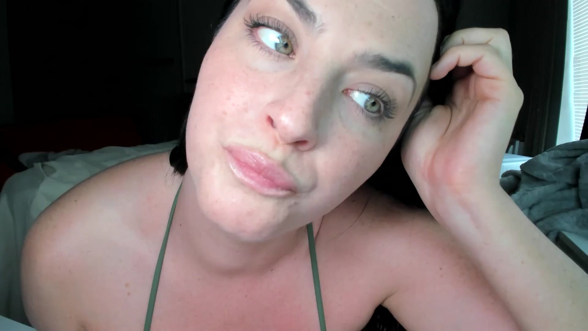 Gallery image thumbnail from Araisyours's myfreecams stream on, 10/12/2025, 15:26 image 2 of 20