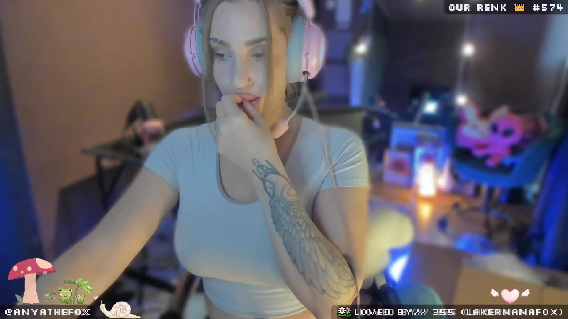 Gallery image thumbnail from AreolaGrande_'s myfreecams stream on, 05/19/2023, 06:28 image 6 of 20