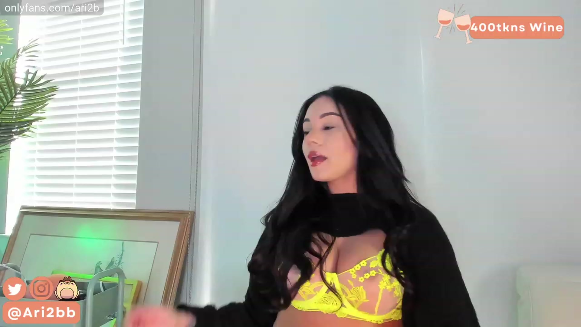 Gallery image thumbnail from Ari2b's myfreecams stream on, 06/06/2023, 24:08 image 1 of 20