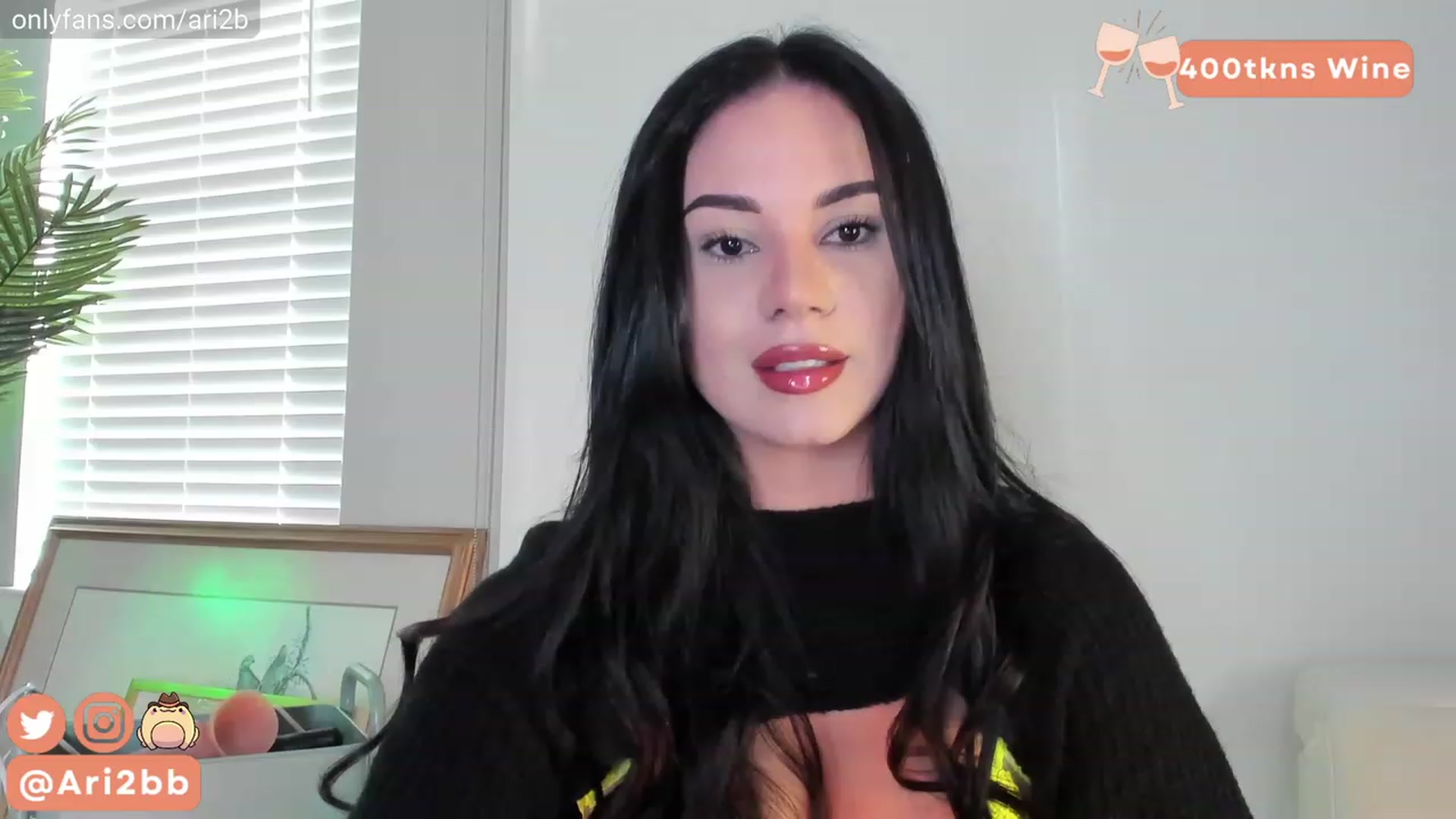 Gallery image thumbnail from Ari2b's myfreecams stream on, 06/06/2023, 24:08 image 2 of 20