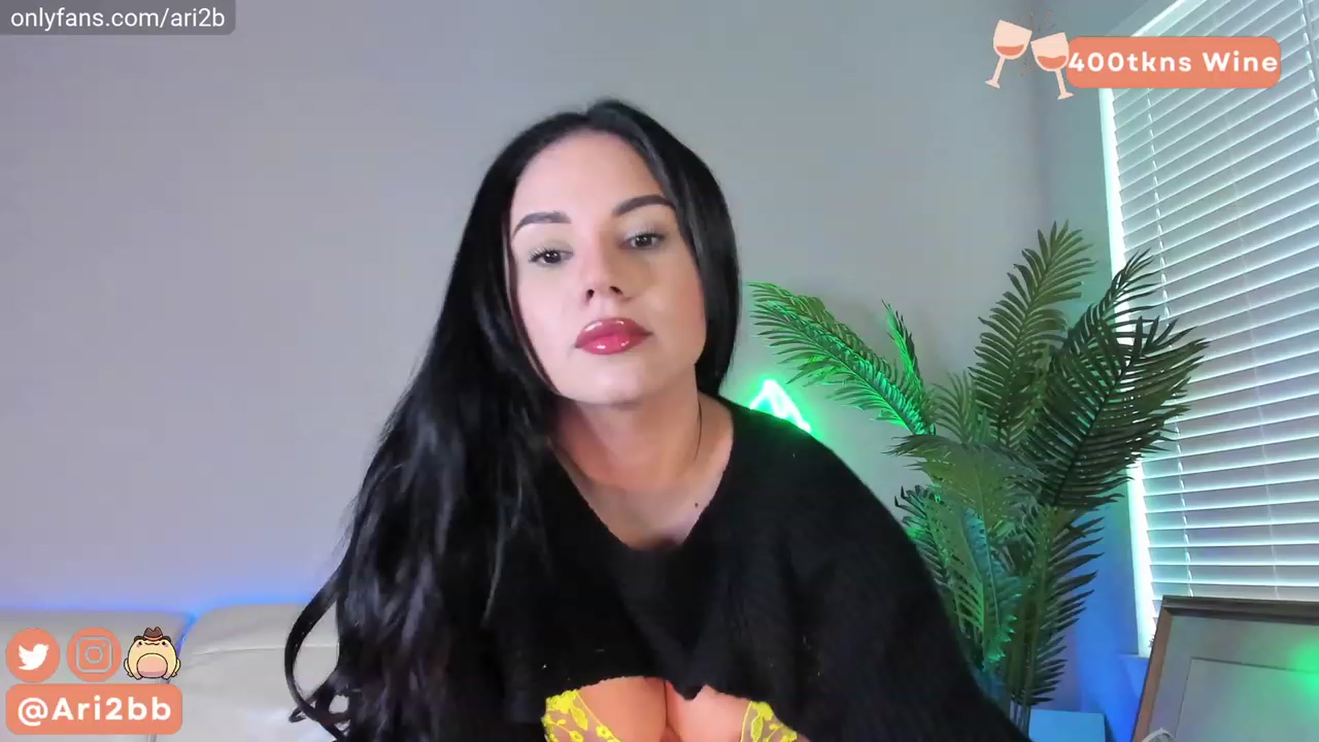 Gallery image thumbnail from Ari2b's myfreecams stream on, 06/06/2023, 24:08 image 17 of 20