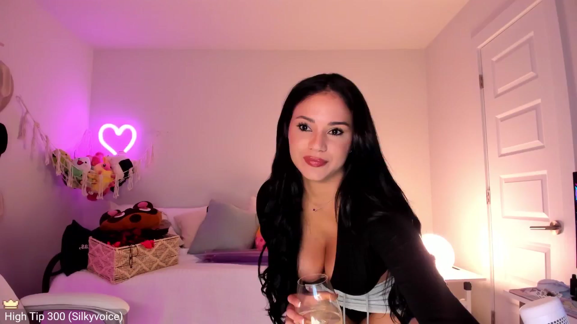 Gallery image thumbnail from Ari2b's myfreecams stream on, 05/30/2024, 06:21 image 3 of 20