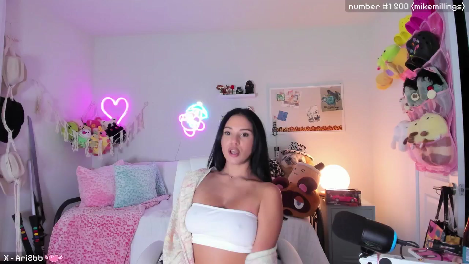 Gallery image thumbnail from Ari2b's myfreecams stream on, 10/21/2024, 05:02 image 20 of 20