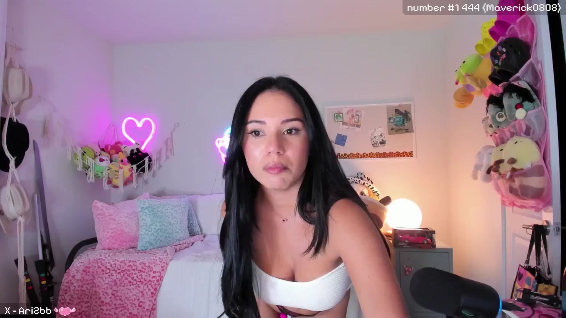 Gallery image thumbnail from Ari2b's myfreecams stream on, 10/21/2024, 05:02 image 11 of 20