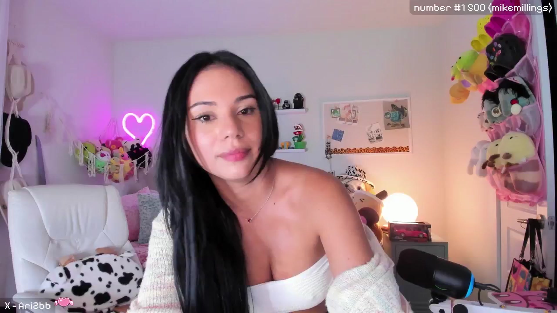 Gallery image thumbnail from Ari2b's myfreecams stream on, 10/21/2024, 06:24 image 20 of 20