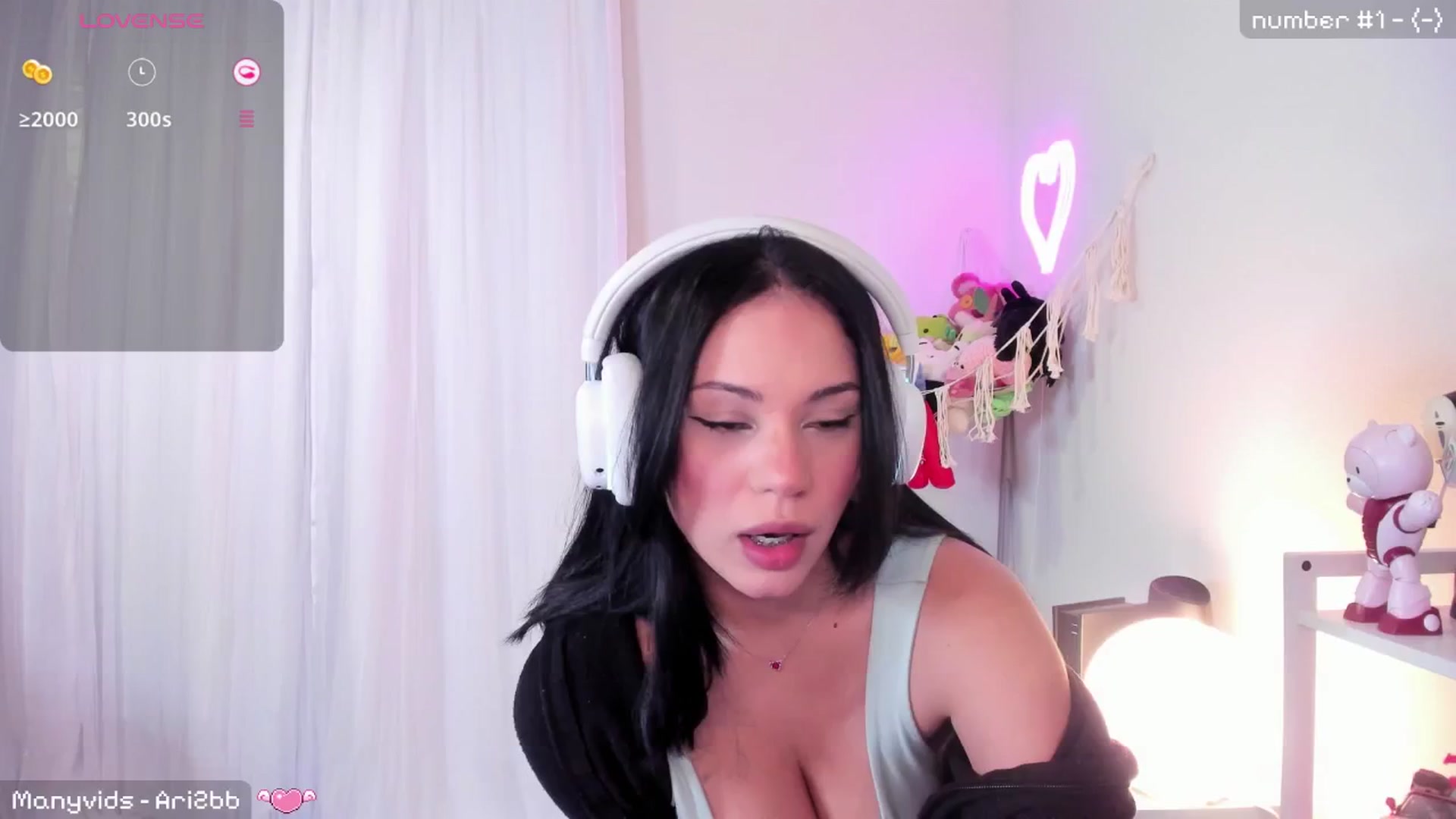 Gallery image thumbnail from Ari2b's myfreecams stream on, 01/31/2025, 04:48 image 18 of 20
