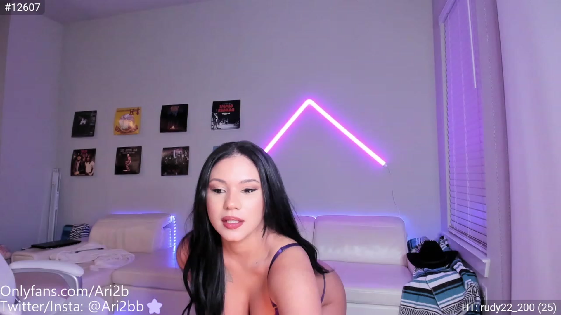Gallery image thumbnail from Ari2bb's myfreecams stream on, 11/18/2022, 03:11 image 2 of 20