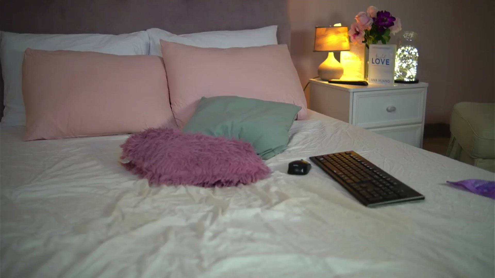 Gallery image thumbnail from AriaCullen's myfreecams stream on, 04/15/2024, 18:40 image 10 of 20