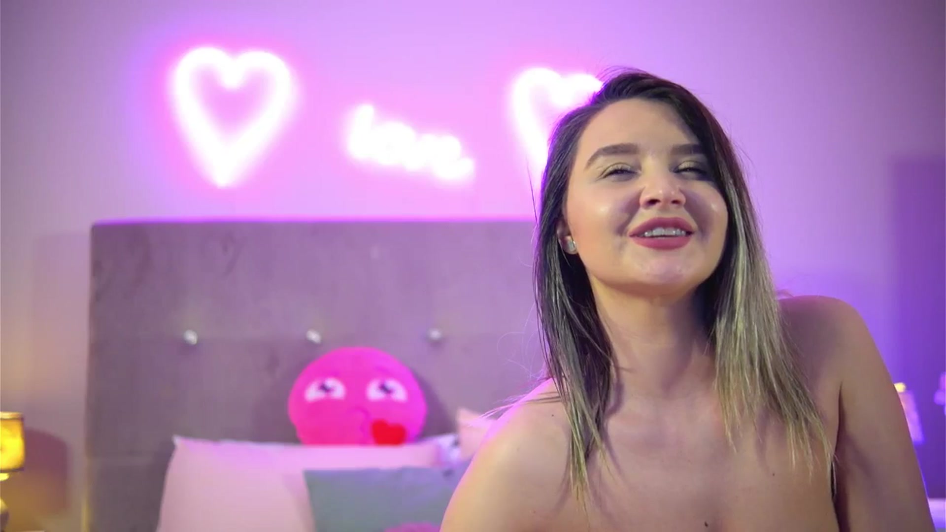Gallery image thumbnail from AriaCullen's myfreecams stream on, 04/27/2024, 16:04 image 13 of 20
