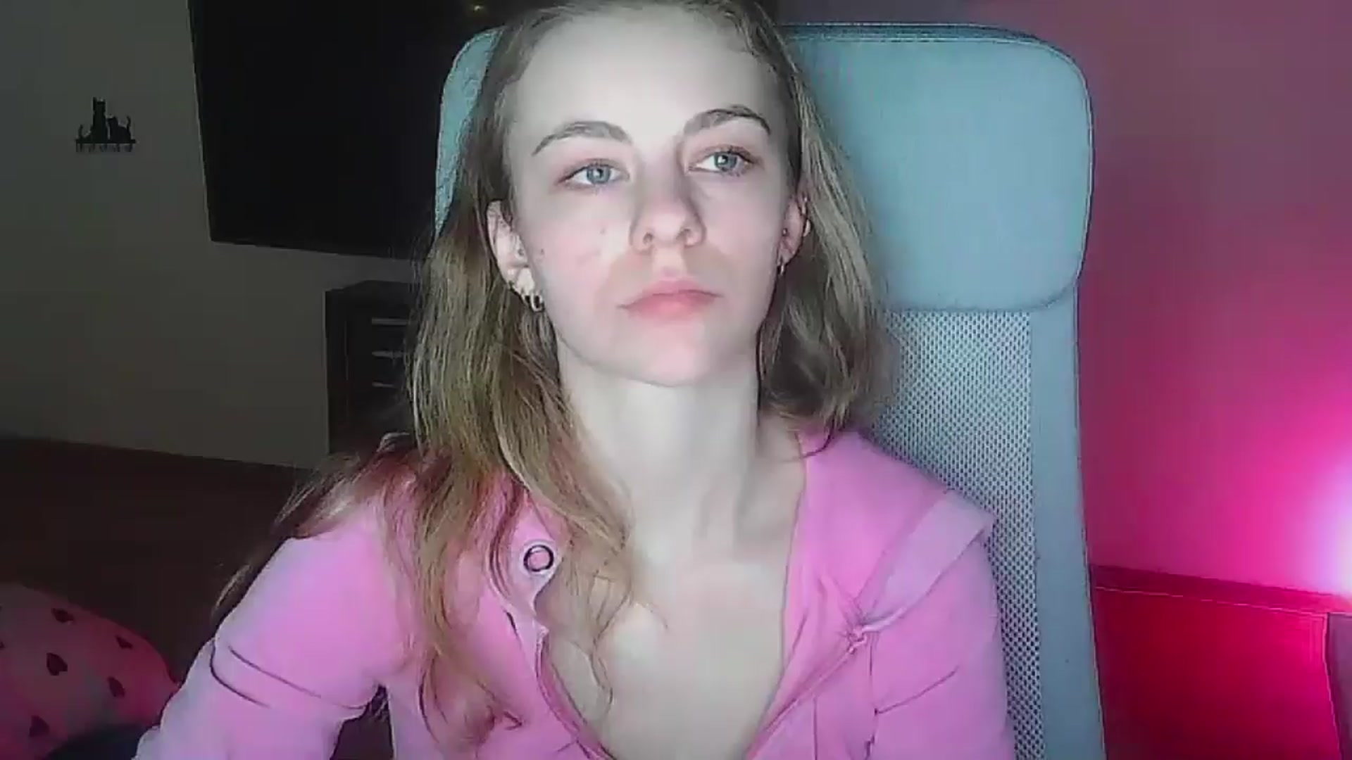 Gallery image thumbnail from AriaFantasy's myfreecams stream on, 11/15/2025, 17:33 image 4 of 20