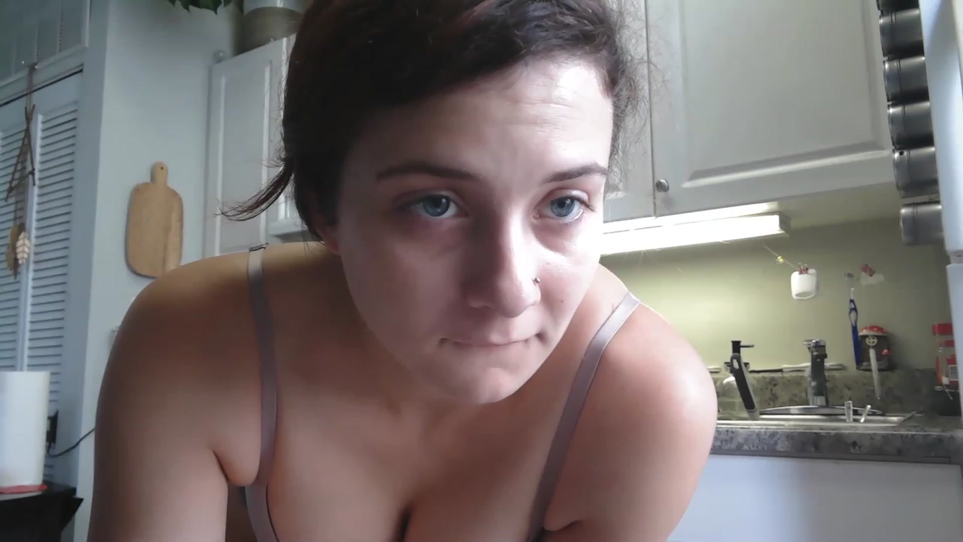 Gallery image thumbnail from AriaFields's myfreecams stream on, 12/06/2022, 17:14 image 15 of 20
