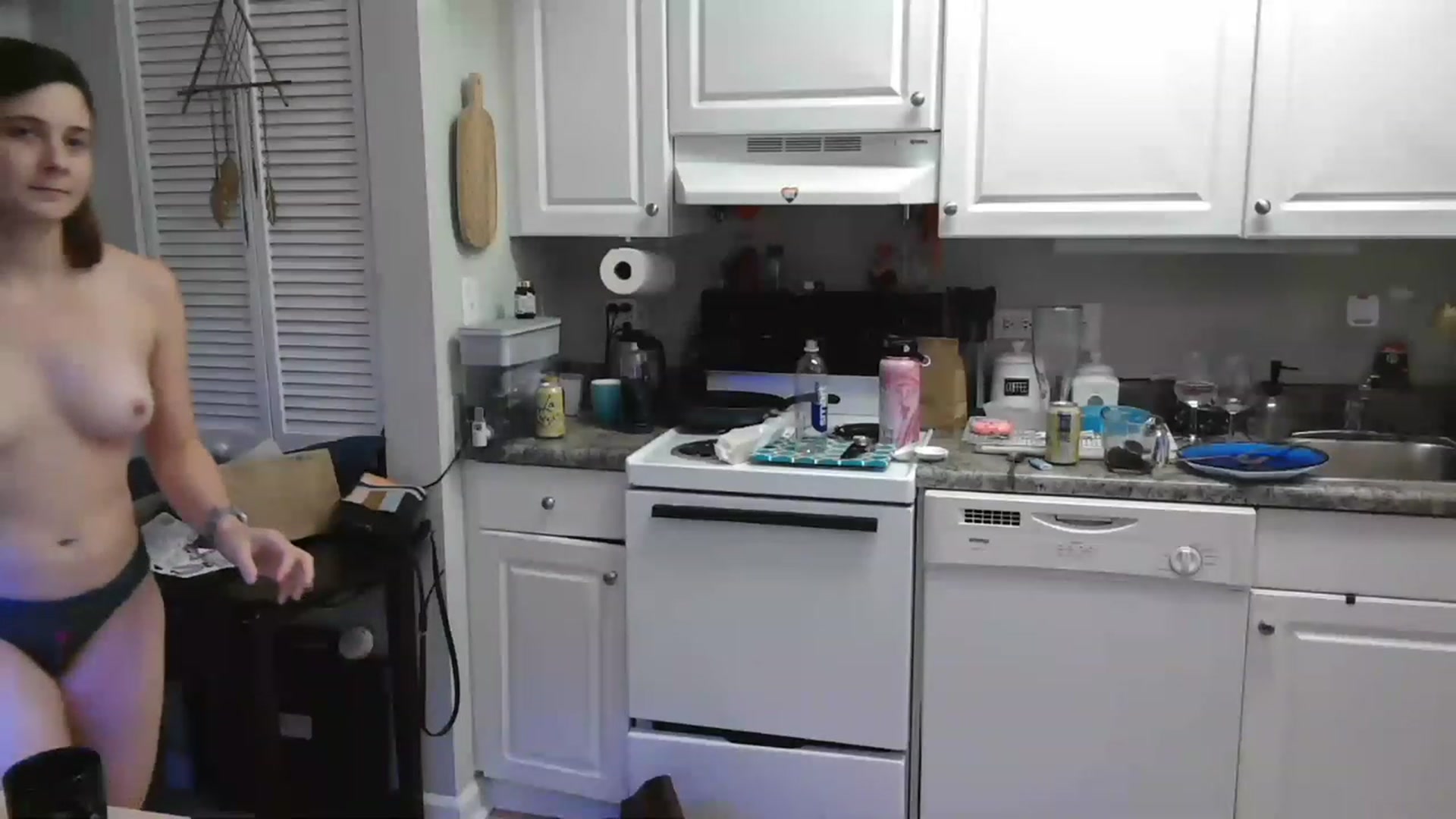 Gallery image thumbnail from AriaFields's myfreecams stream on, 12/12/2022, 22:45 image 16 of 20
