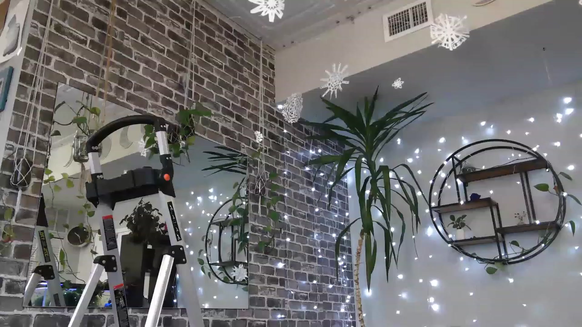 Gallery image thumbnail from AriaFields's myfreecams stream on, 12/20/2022, 17:53 image 18 of 20