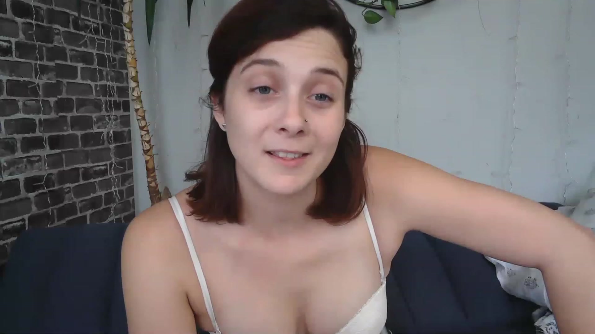 Gallery image thumbnail from AriaFields's myfreecams stream on, 12/21/2022, 18:20 image 10 of 20