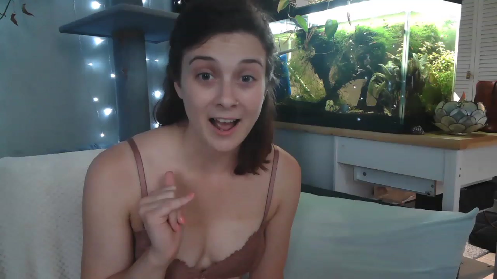 Gallery image thumbnail from AriaFields's myfreecams stream on, 04/07/2023, 20:23 image 10 of 20