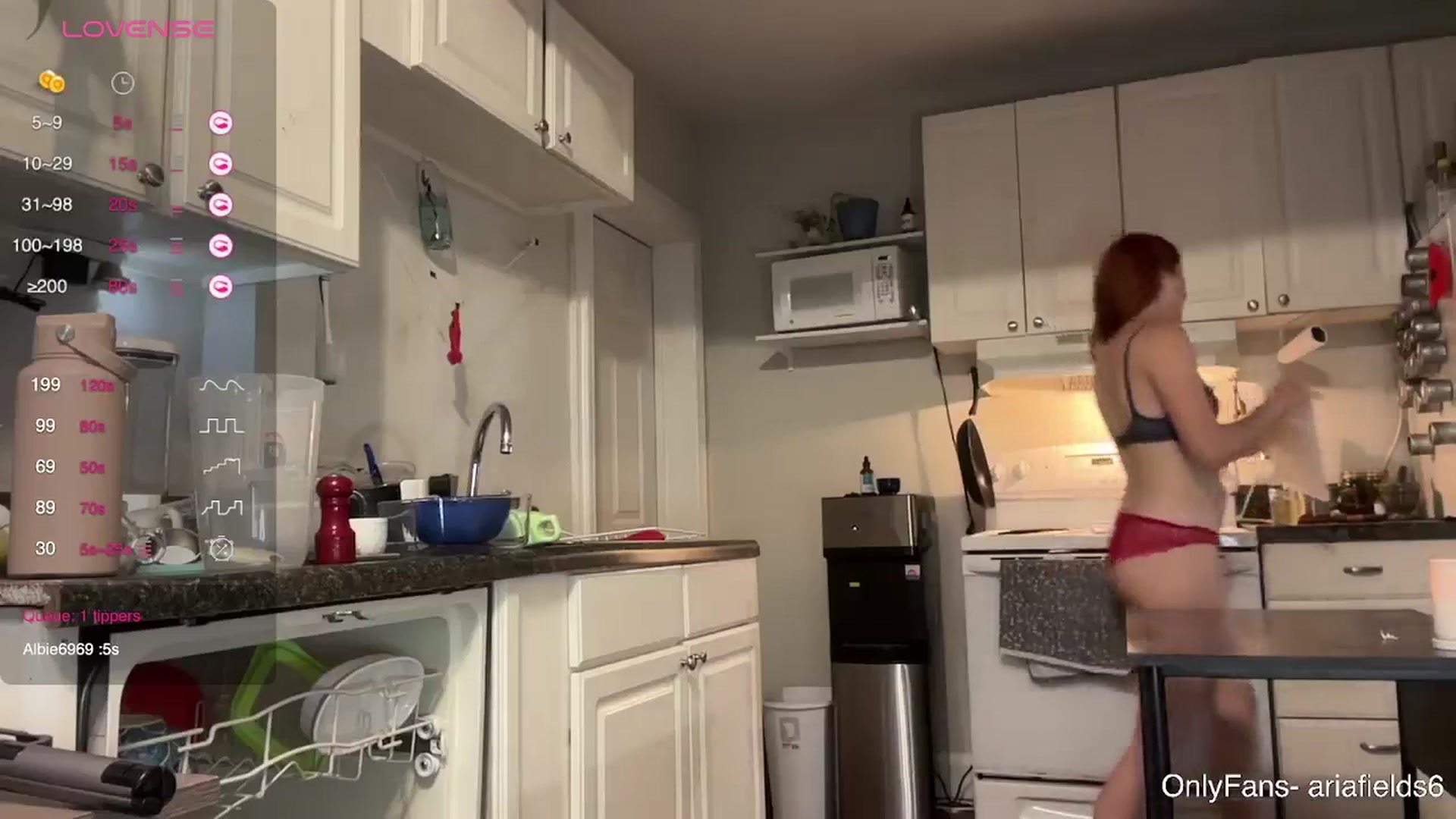 Gallery image thumbnail from AriaFields's myfreecams stream on, 06/14/2024, 02:34 image 9 of 20