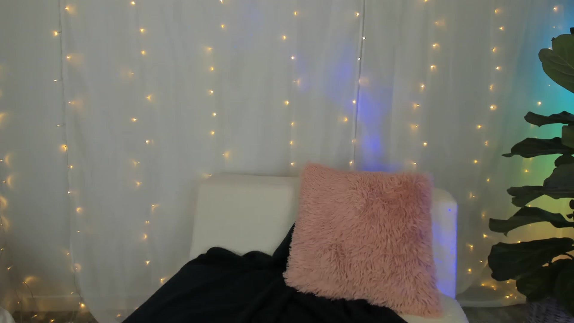 Gallery image thumbnail from AriaO's myfreecams stream on, 12/03/2022, 05:01 image 13 of 20