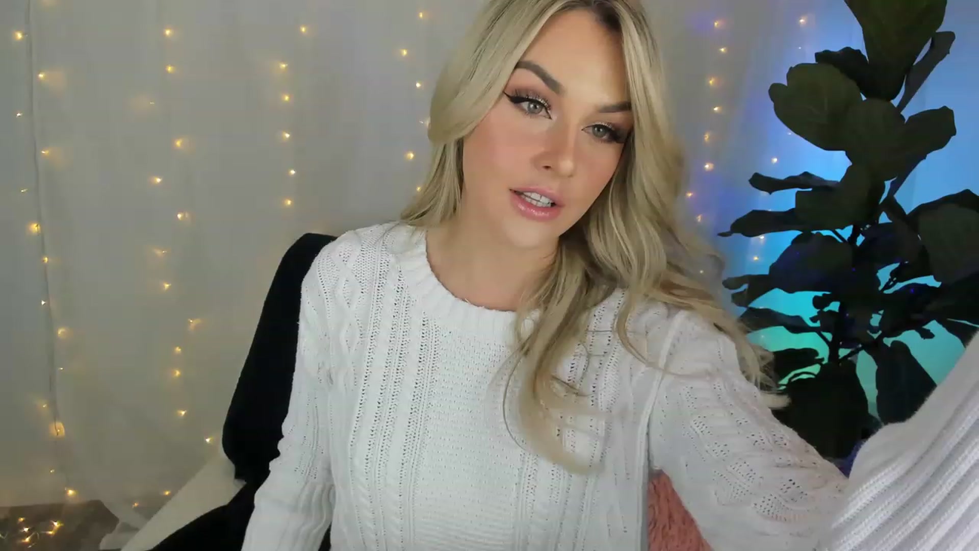 Gallery image thumbnail from AriaO's myfreecams stream on, 12/03/2022, 05:01 image 2 of 20