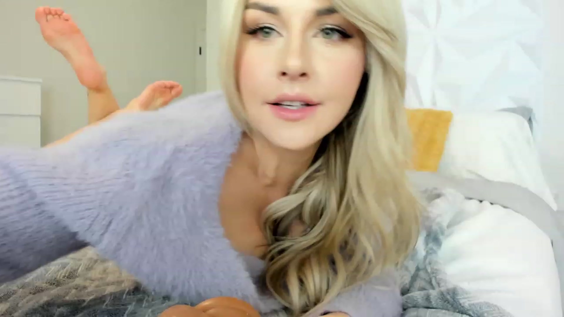 Gallery image thumbnail from AriaO's myfreecams stream on, 01/16/2023, 01:15 image 4 of 20