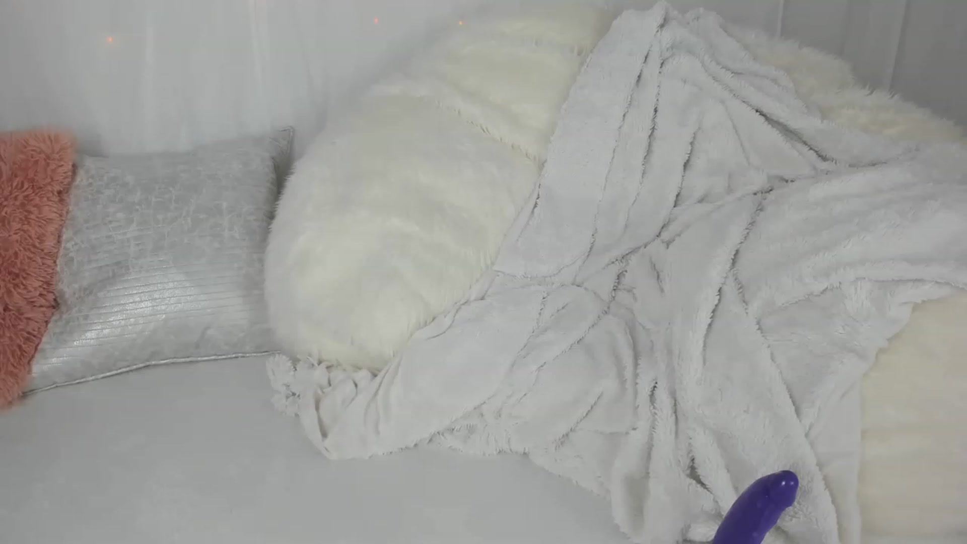 Gallery image thumbnail from AriaO's myfreecams stream on, 02/21/2023, 01:33 image 18 of 20