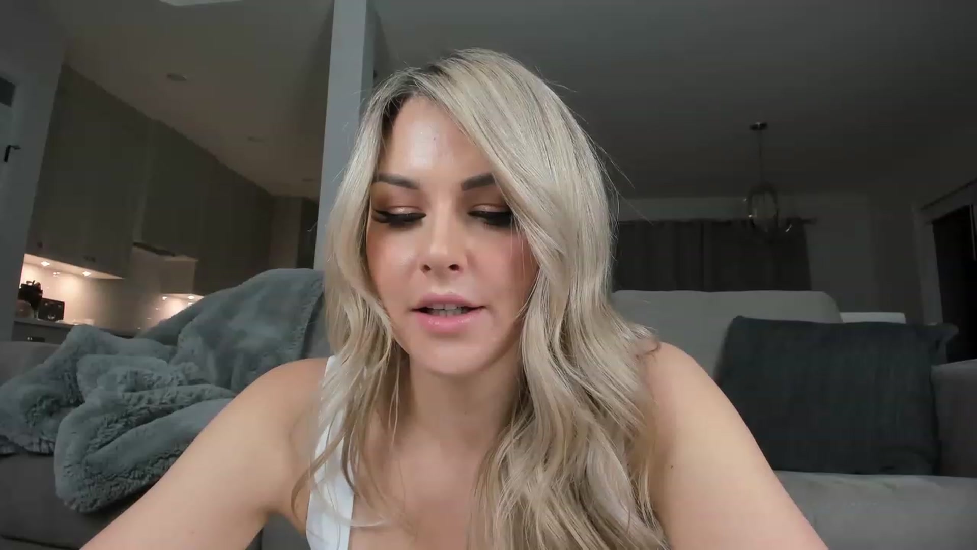 Gallery image thumbnail from AriaO's myfreecams stream on, 02/25/2023, 04:20 image 3 of 20