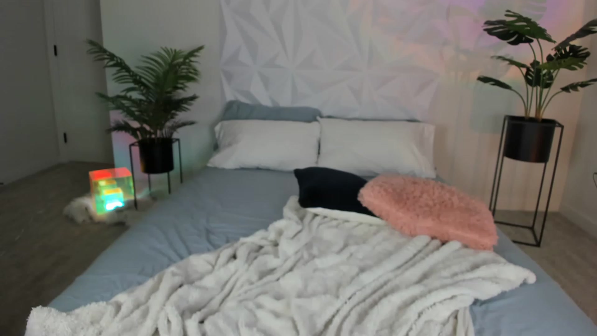 Gallery image thumbnail from AriaO's myfreecams stream on, 03/27/2023, 02:02 image 6 of 20