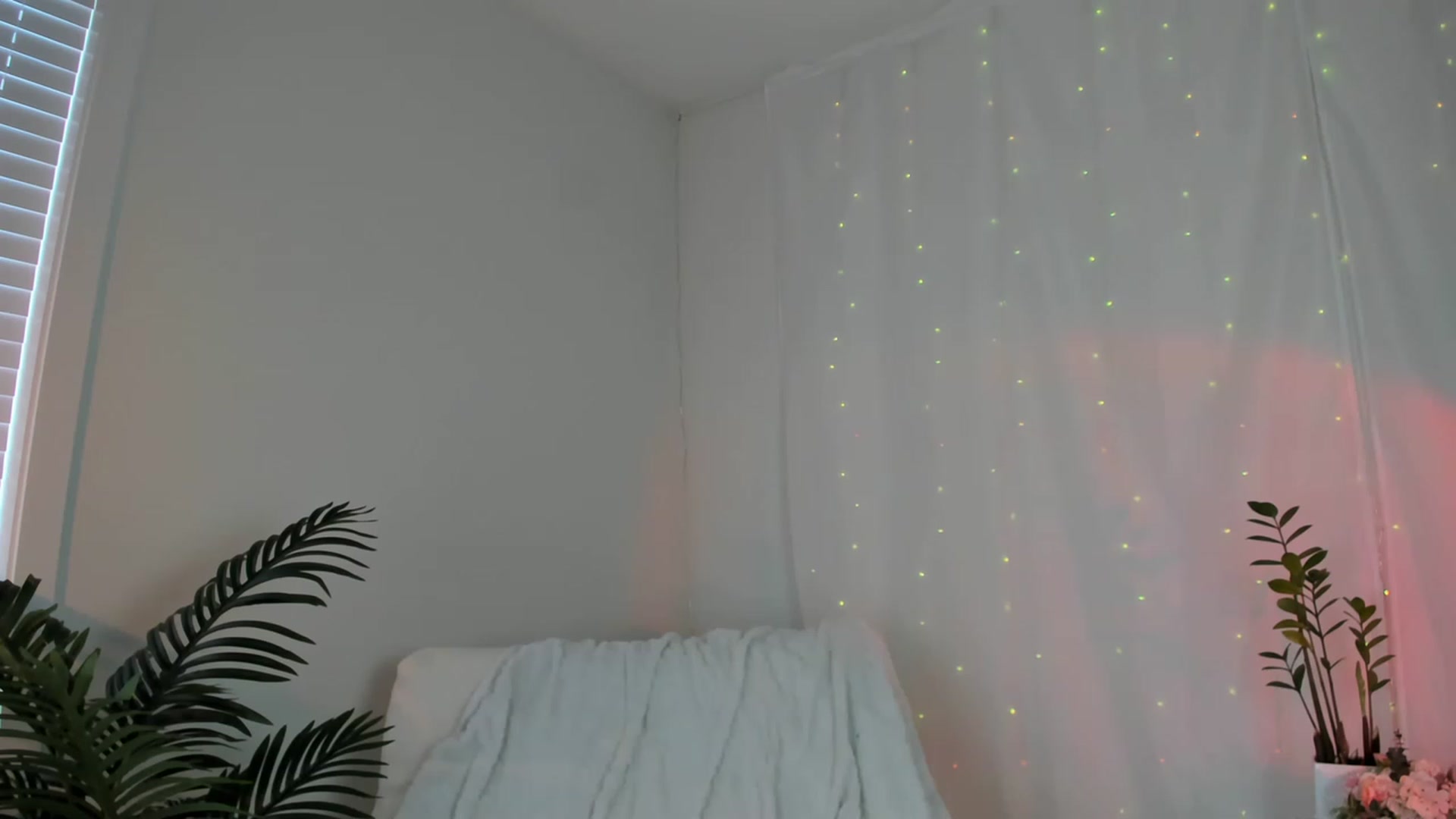 Gallery image thumbnail from AriaO's myfreecams stream on, 03/29/2023, 02:54 image 1 of 20