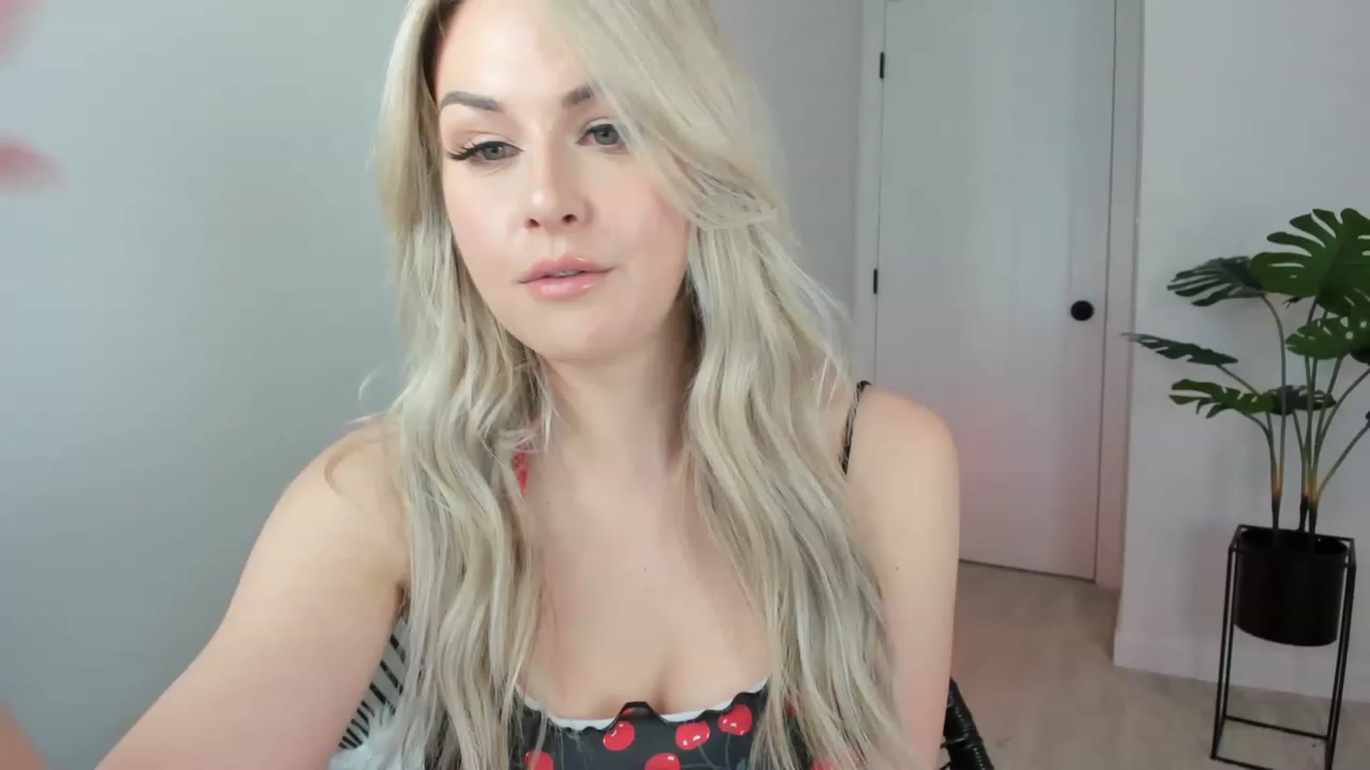 Gallery image thumbnail from AriaO's myfreecams stream on, 04/16/2023, 24:01 image 1 of 20