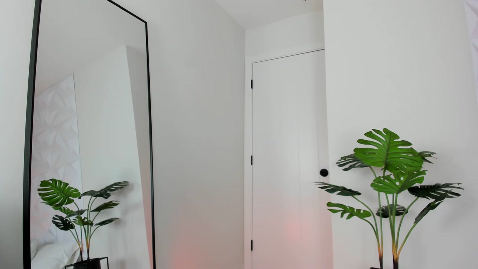 Gallery image thumbnail from AriaO's myfreecams stream on, 04/16/2023, 24:01 image 19 of 20
