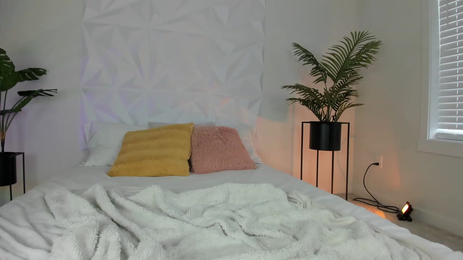 Gallery image thumbnail from AriaO's myfreecams stream on, 04/19/2023, 03:00 image 1 of 20
