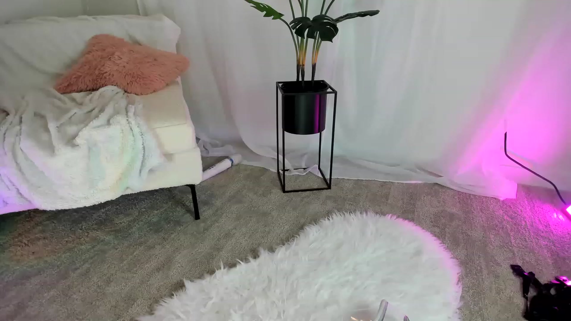 Gallery image thumbnail from AriaO's myfreecams stream on, 04/26/2023, 03:34 image 5 of 20