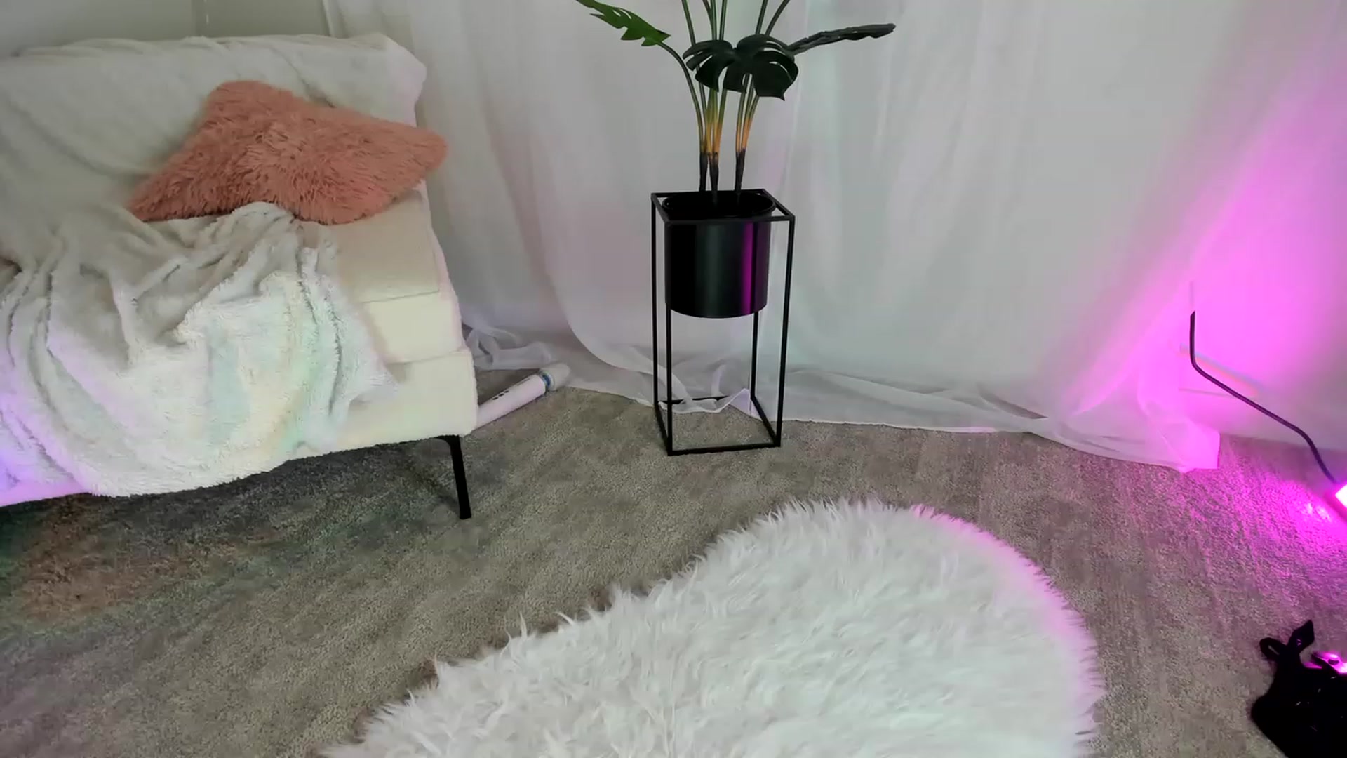Gallery image thumbnail from AriaO's myfreecams stream on, 04/26/2023, 03:34 image 4 of 20