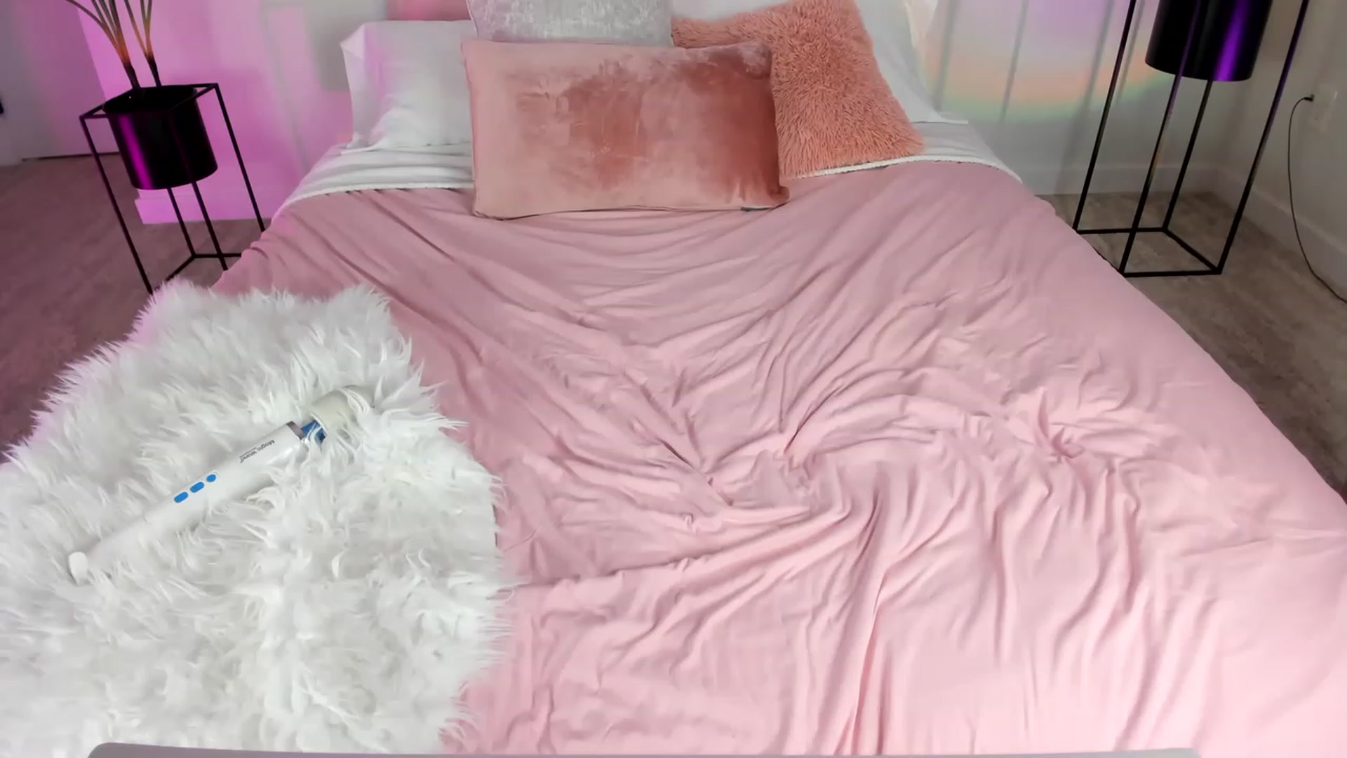 Gallery image thumbnail from AriaO's myfreecams stream on, 05/18/2023, 03:44 image 20 of 20