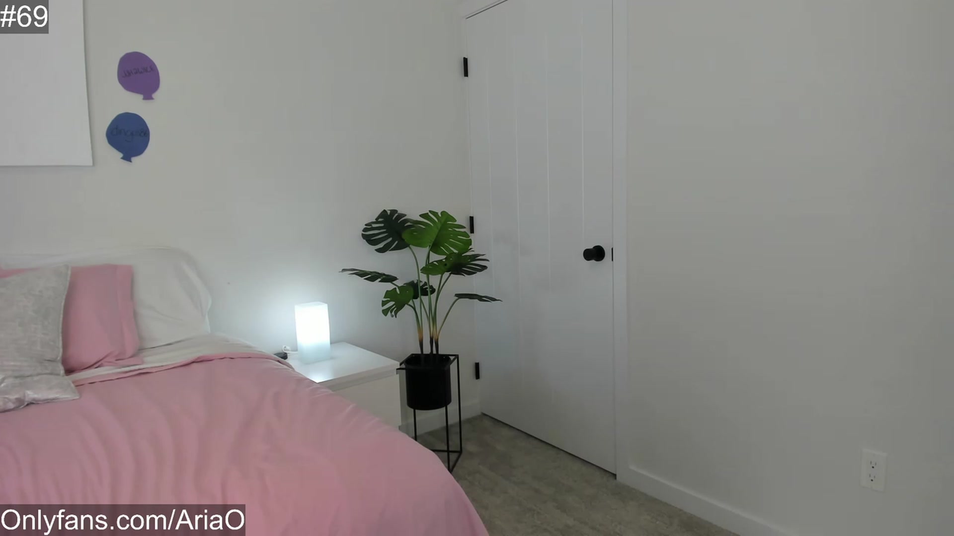 Gallery image thumbnail from AriaO's myfreecams stream on, 06/03/2023, 24:32 image 16 of 20