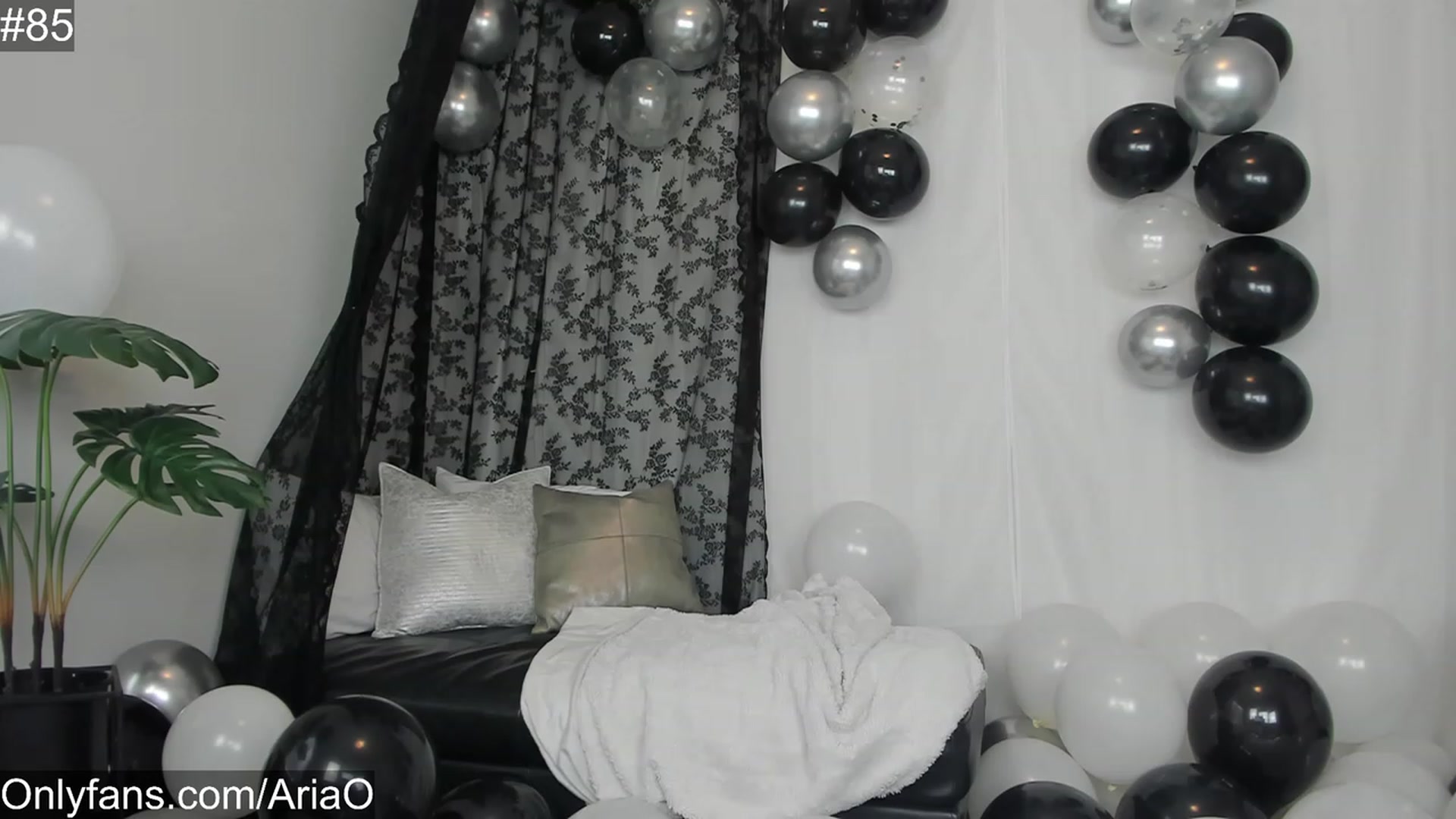 Gallery image thumbnail from AriaO's myfreecams stream on, 06/10/2023, 01:57 image 6 of 20