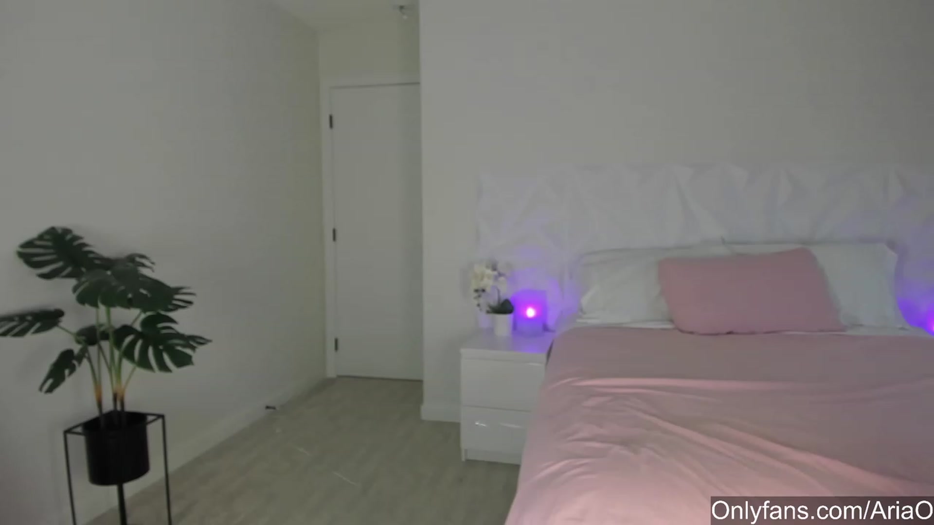 Gallery image thumbnail from AriaO's myfreecams stream on, 08/14/2023, 02:45 image 6 of 20