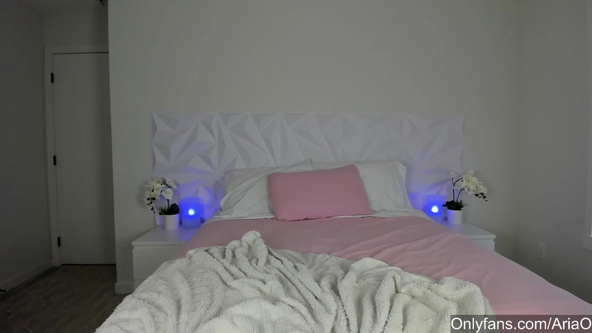 Gallery image thumbnail from AriaO's myfreecams stream on, 08/14/2023, 02:45 image 8 of 20