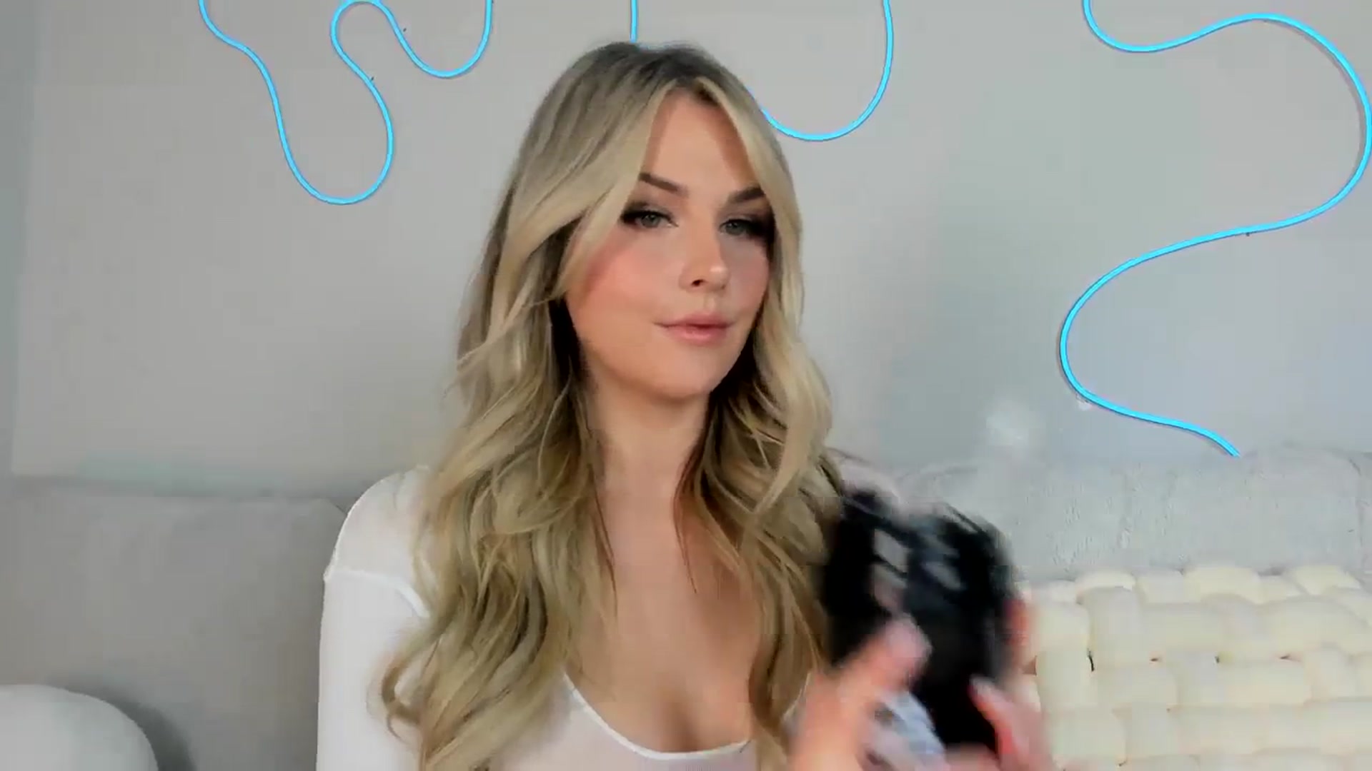 Gallery image thumbnail from AriaO's myfreecams stream on, 12/21/2023, 04:09 image 15 of 20