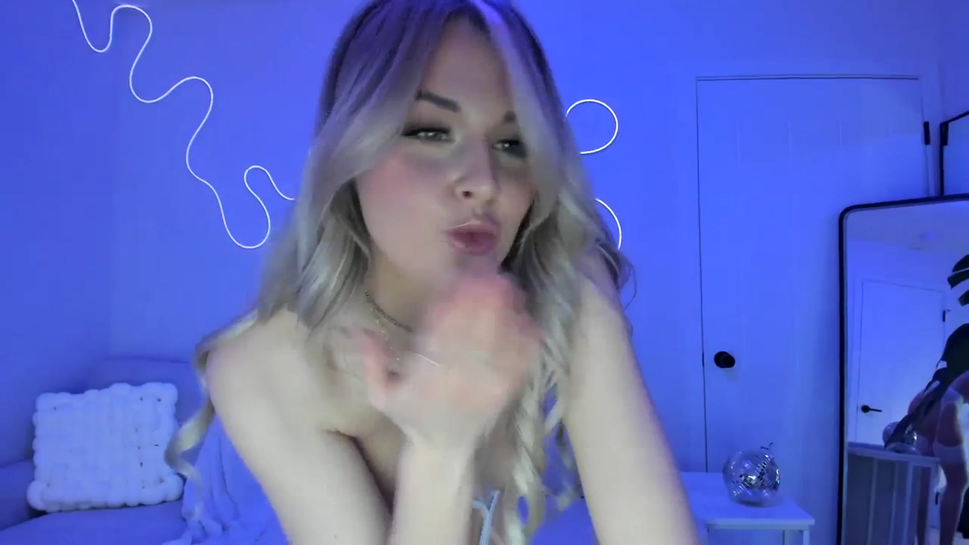 Gallery image thumbnail from AriaO's myfreecams stream on, 01/11/2024, 02:32 image 17 of 20