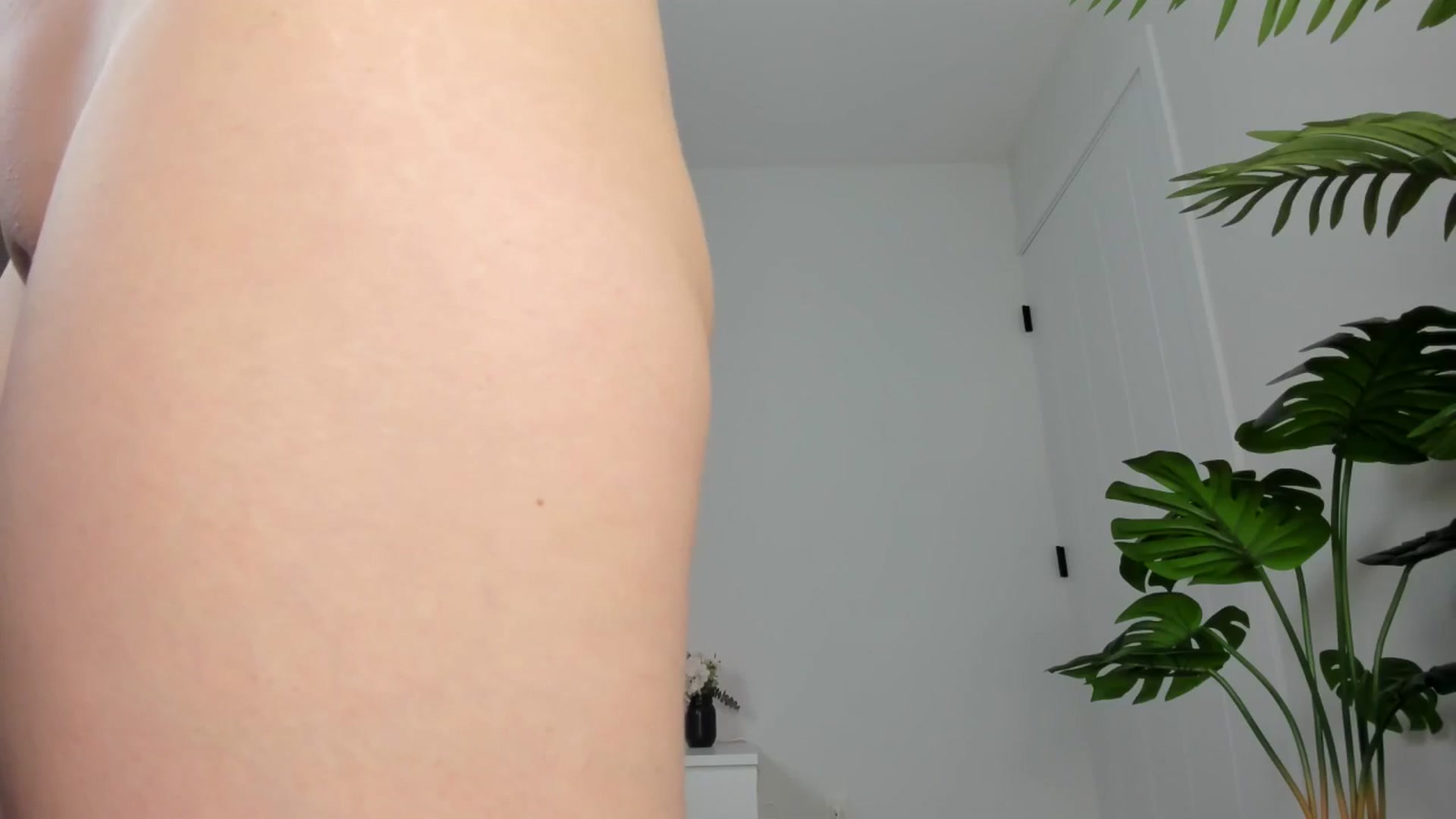 Gallery image thumbnail from AriaO's myfreecams stream on, 04/21/2024, 03:03 image 4 of 20
