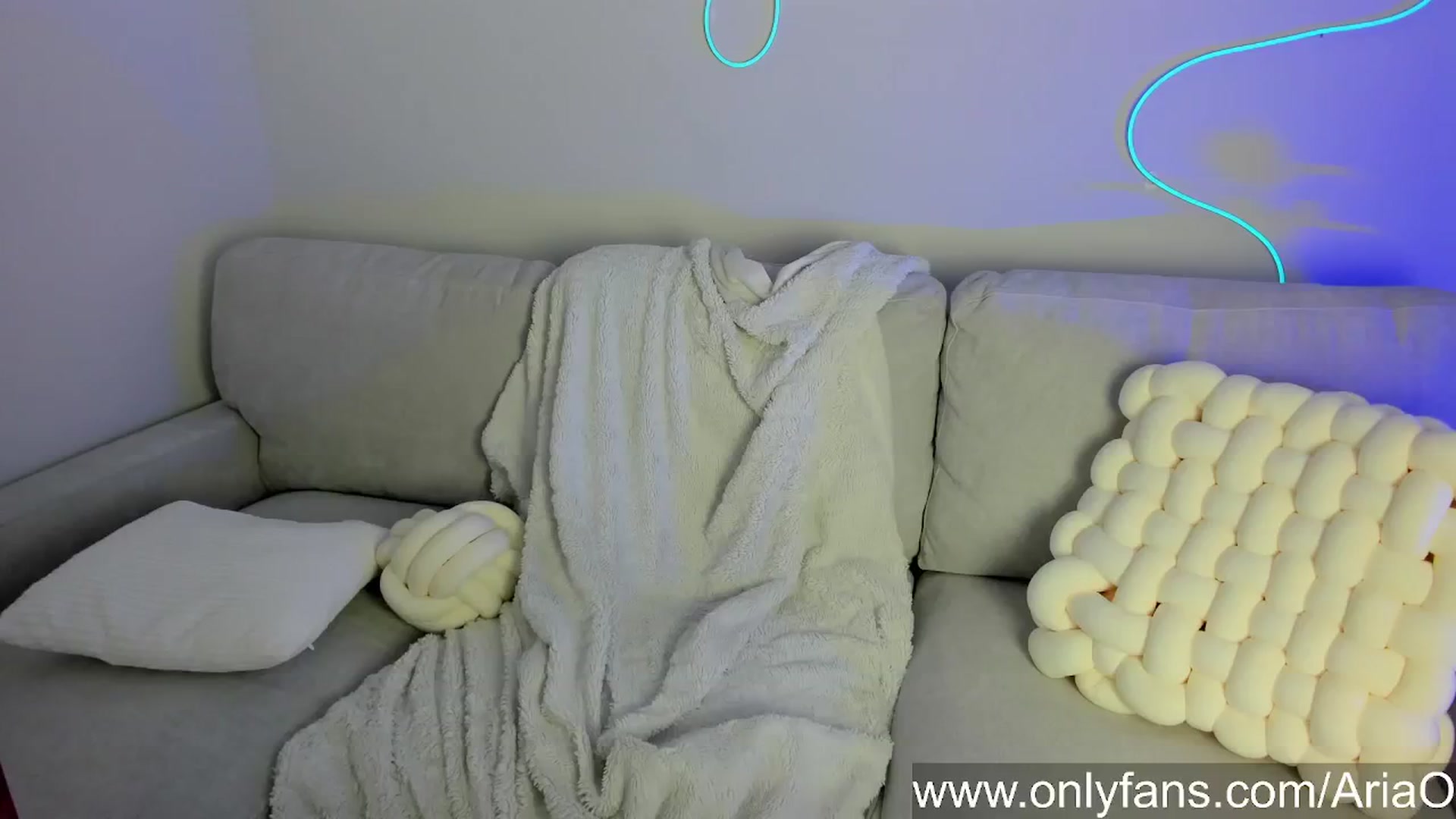 Gallery image thumbnail from AriaO's myfreecams stream on, 04/26/2024, 03:34 image 15 of 20