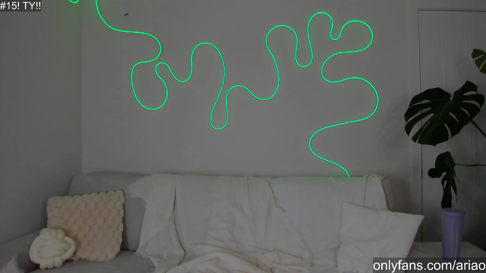 Gallery image thumbnail from AriaO's myfreecams stream on, 06/19/2024, 03:07 image 12 of 20