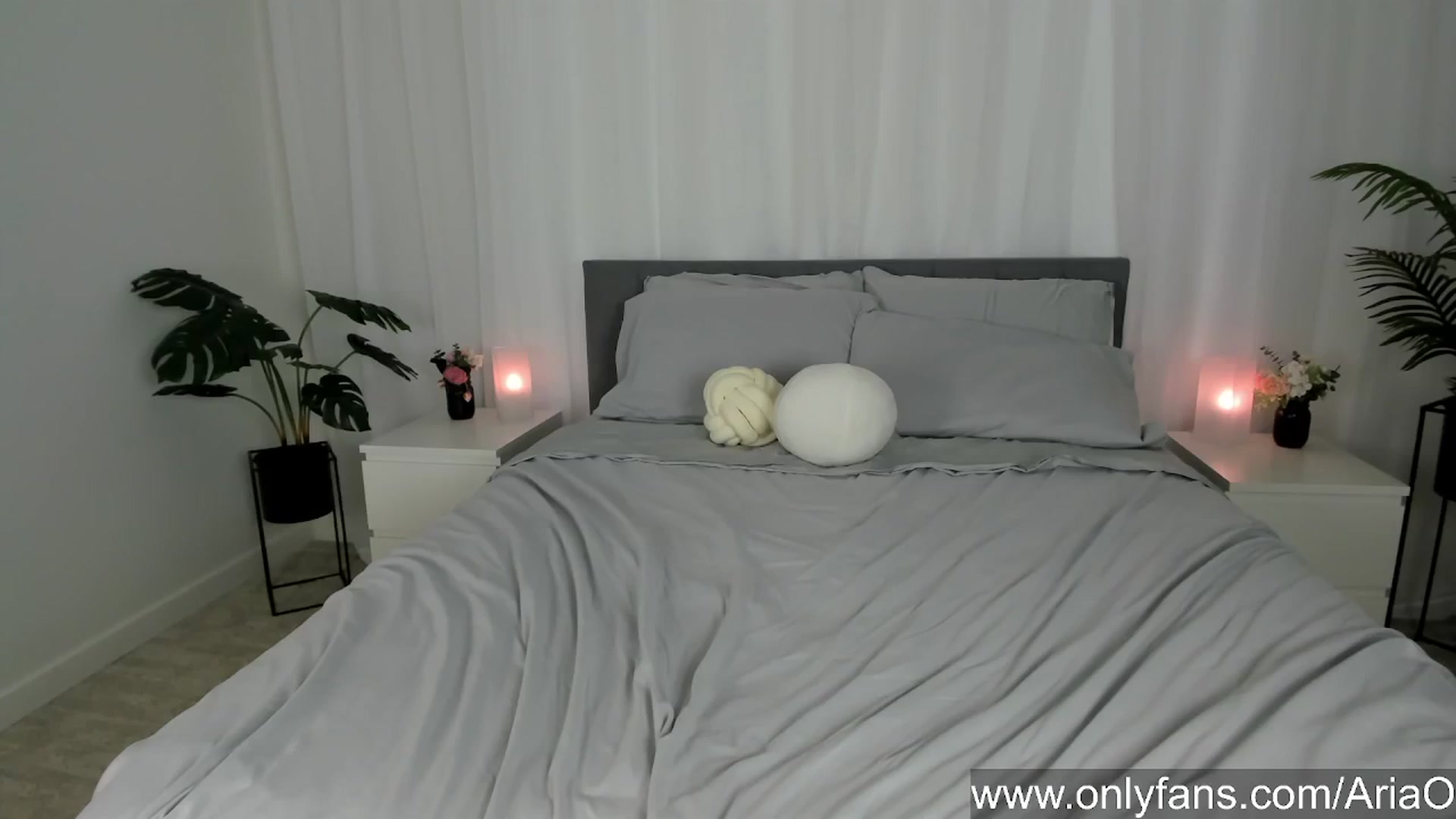 Gallery image thumbnail from AriaO's myfreecams stream on, 08/18/2024, 23:43 image 15 of 20