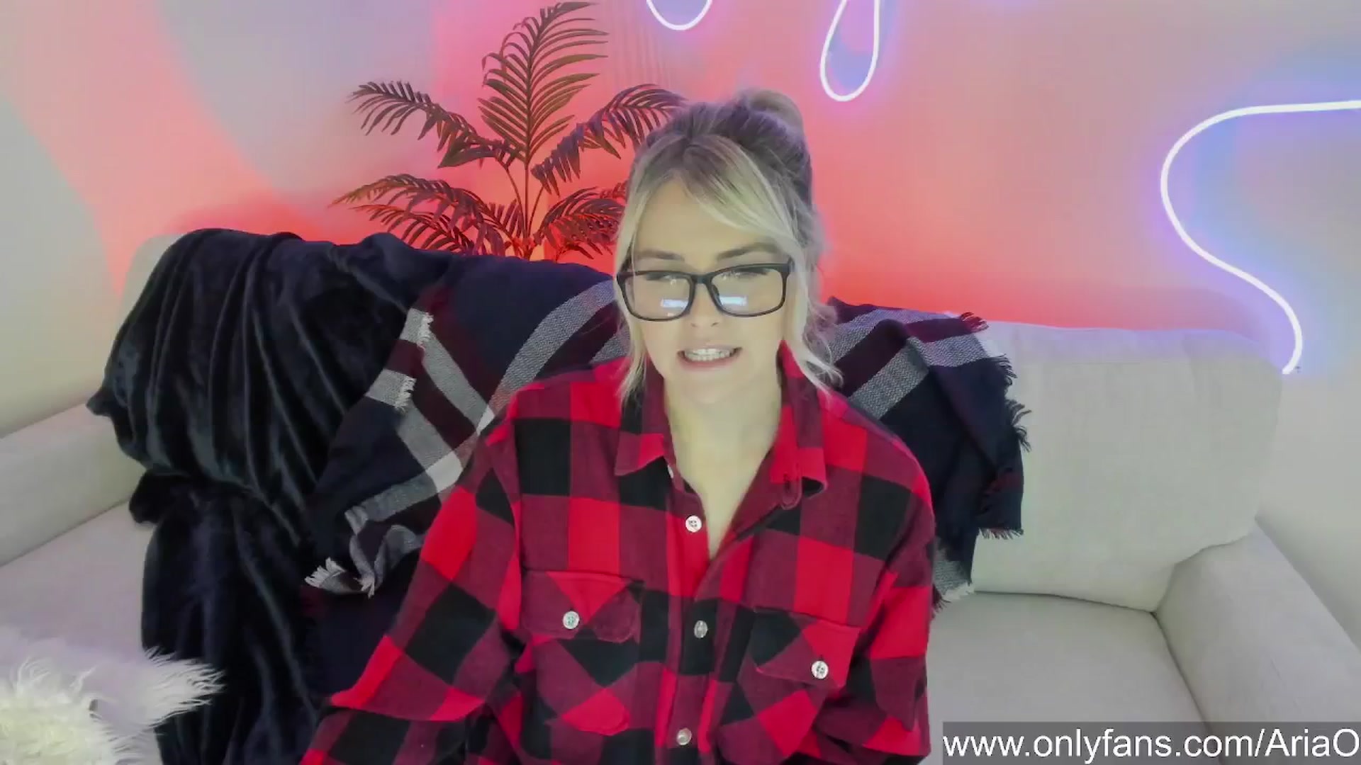 Gallery image thumbnail from AriaO's myfreecams stream on, 10/02/2024, 24:01 image 6 of 20