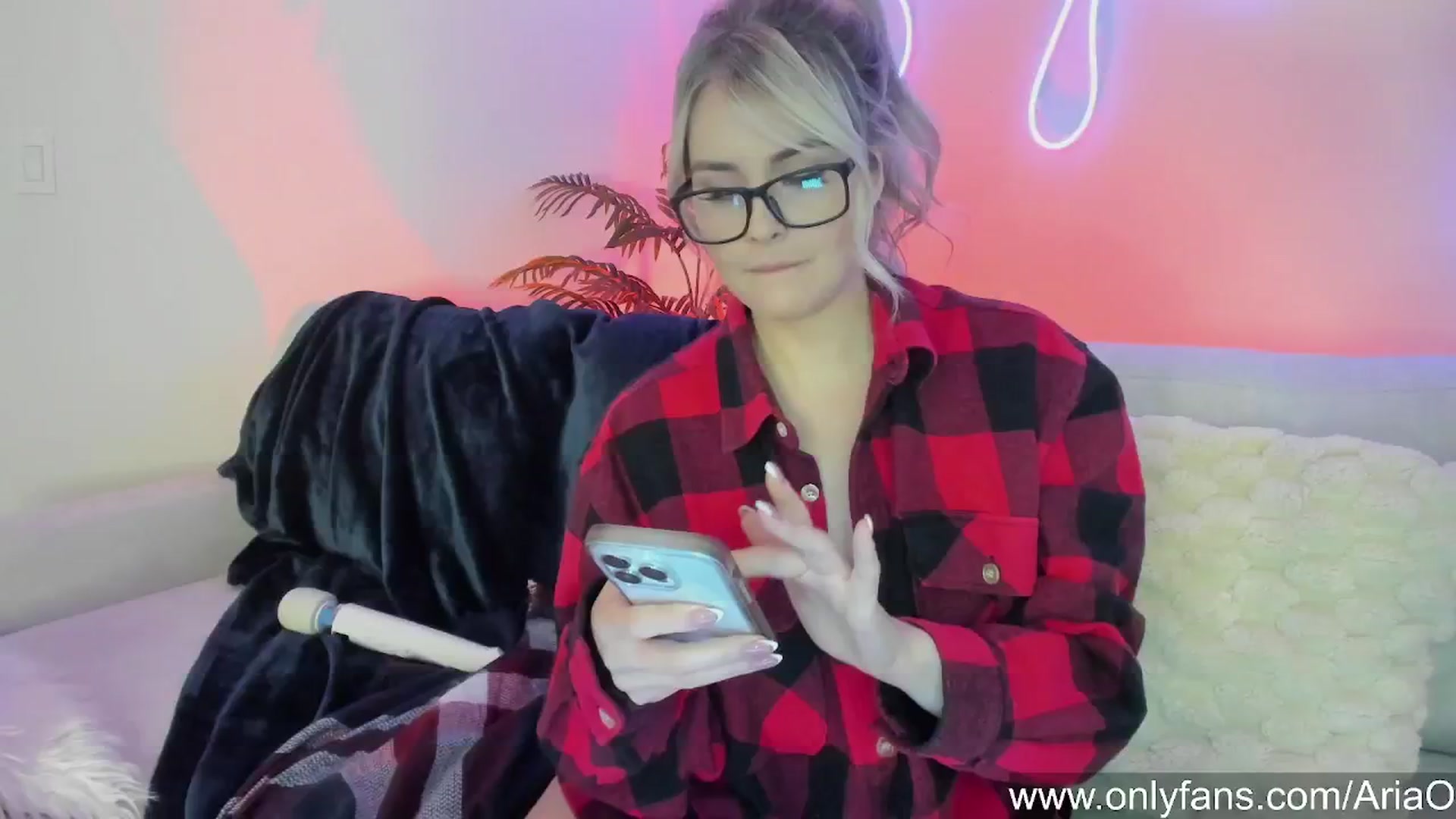 Gallery image thumbnail from AriaO's myfreecams stream on, 10/02/2024, 04:19 image 11 of 20