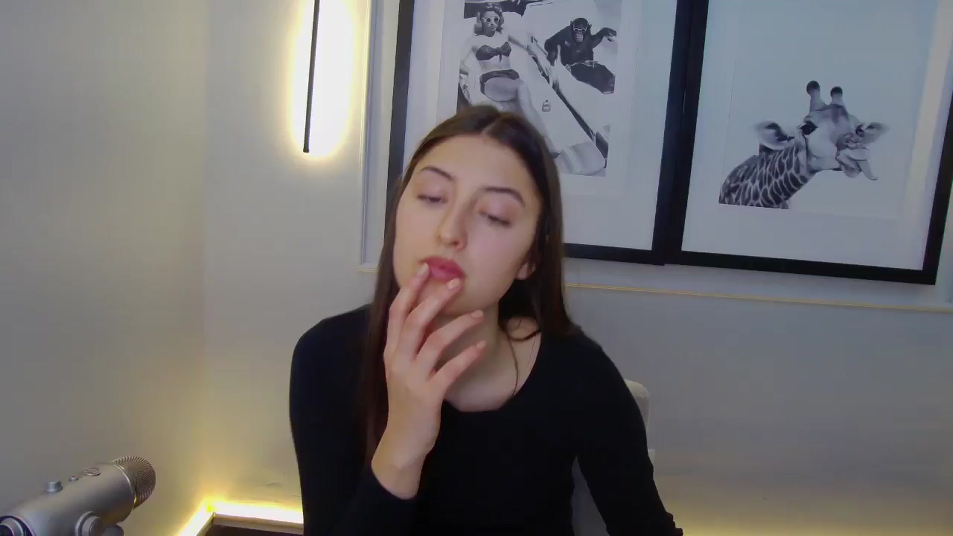 Gallery image thumbnail from Aria_P's myfreecams stream on, 04/15/2026, 11:27 image 1 of 20