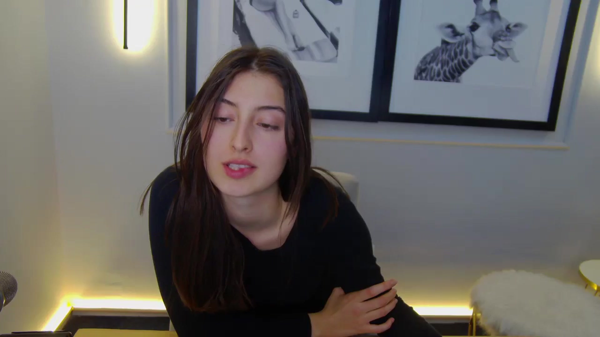 Gallery image thumbnail from Aria_P's myfreecams stream on, 04/15/2026, 16:02 image 18 of 20
